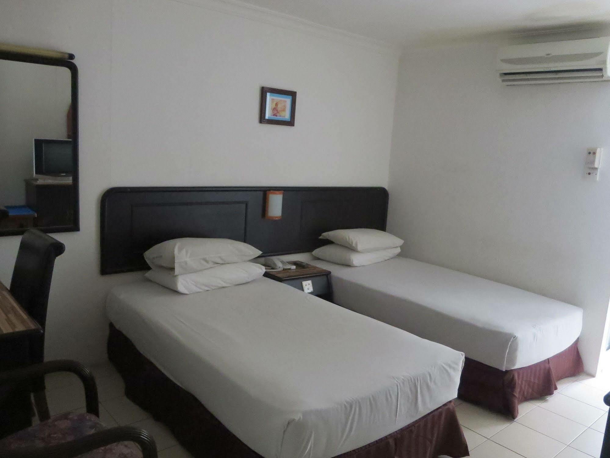 Wah May Hotel Кота Кинабалу Екстериор снимка